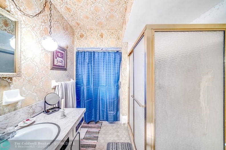 3900 68th Ave, Hollywood FL  33023-6606 exterior