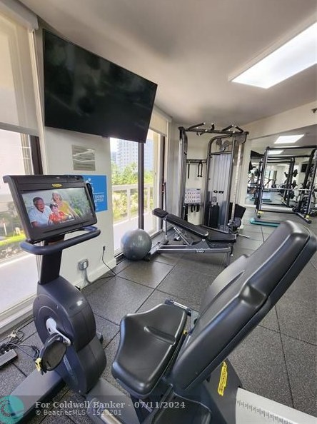 20185 Country Club Dr, Miami FL  33180-3048 exterior