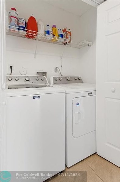 19033 12th Ct, Hollywood FL  33029-2957 exterior