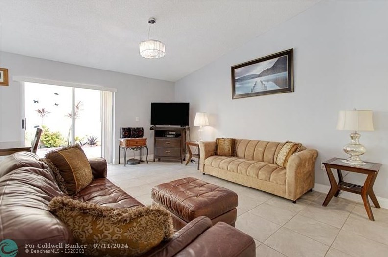 19033 12th Ct, Hollywood FL  33029-2957 exterior