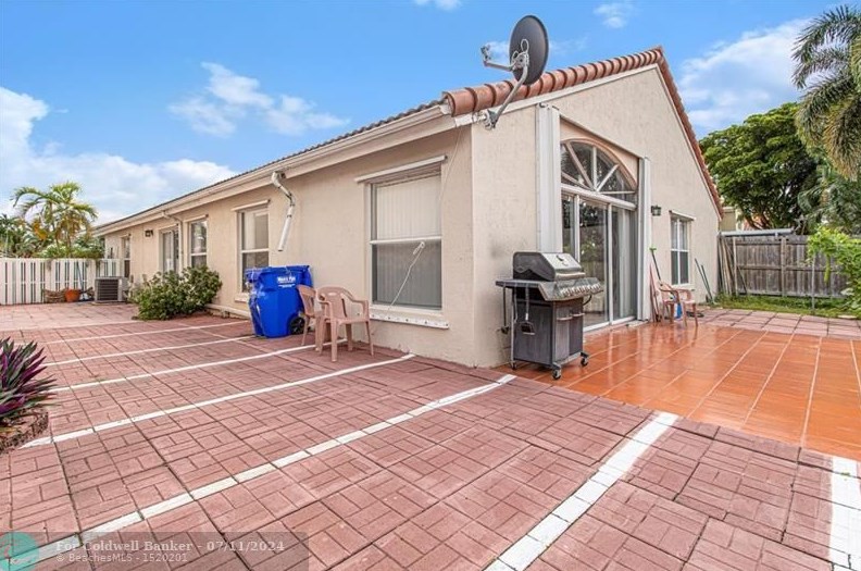 19033 12th Ct, Hollywood FL  33029-2957 exterior