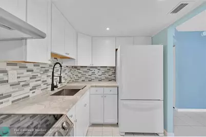 9121  Sunrise Lakes Blvd, Unit #113, Sunrise, FL 33322 - Photo 1