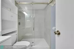 9121 Sunrise Lakes Blvd, Sunrise, FL 33322 - Photo 9