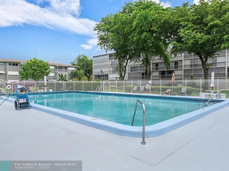 5100 Washington St, Hollywood FL 33021-7161 exterior