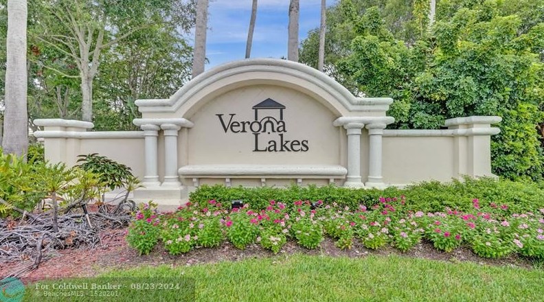 9974 Lago Dr, Boynton Beach FL  33472-2770 exterior