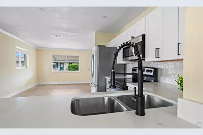 4514 NW 49th Dr, Tamarac, FL 33319 - Photo 9