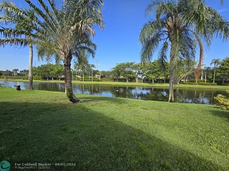 6264 Lansdowne Cir, Boynton Beach FL  33472-5105 exterior
