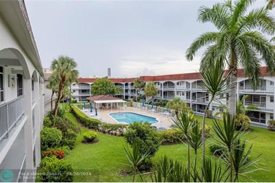 581  Blue Heron Dr, Unit #310-B, Hallandale Beach, FL 33009 - Photo 1