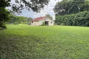 1765 SW 112th Ave, Davie, FL 33325 - Photo 17