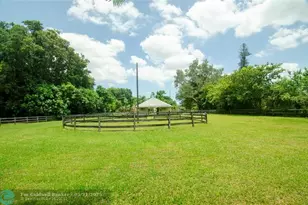 1765 SW 112th Ave, Davie, FL 33325 - Photo 13