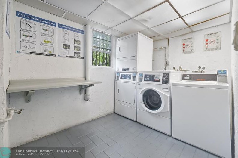 6904 Kendall Dr, Miami FL  33156-1576 exterior