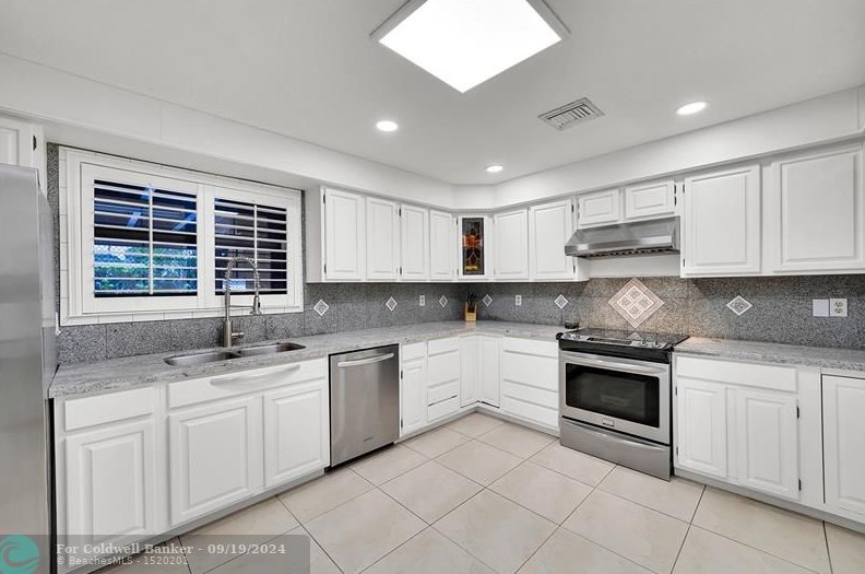 345 12 Ave, Boynton Beach FL 33435-6023 exterior