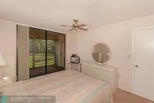 1000 St Charles Pl, Pembroke Pines, FL 33026 - Photo 23