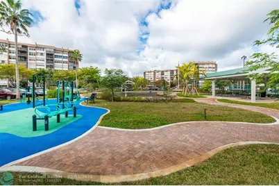 1000  Saint Charles Pl, Unit #220, Pembroke Pines, FL 33026 - Photo 3