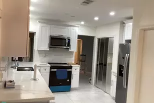 8571 NW 26th St, Sunrise, FL 33322 - Photo 11