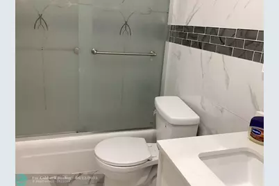 8571 NW 26th St, Sunrise, FL 33322 - Photo 17