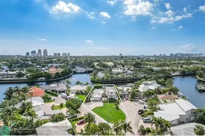 2140 NE 24th St, Wilton Manors, FL 33305 - Photo 53