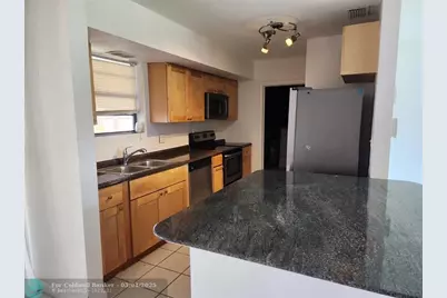 704 SW 4th St, Hallandale Beach, FL 33009 - Photo 15