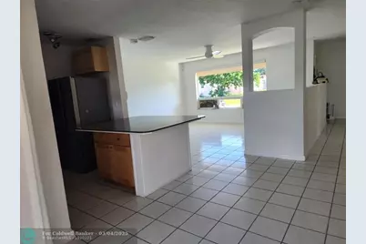704 SW 4th St, Hallandale Beach, FL 33009 - Photo 13