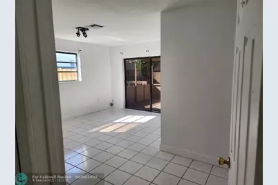 704 SW 4th St, Hallandale Beach, FL 33009 - Photo 25