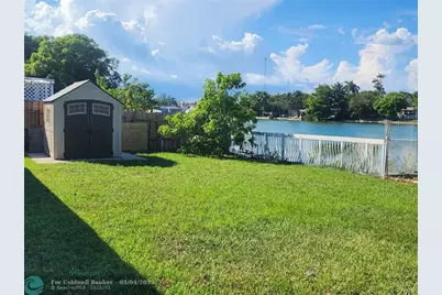 704 SW 4th St, Hallandale Beach, FL 33009 - Photo 9