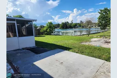 704 SW 4th St, Hallandale Beach, FL 33009 - Photo 11