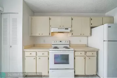 390 SW Colesbury Ave, Port Saint Lucie, FL 34953 - Photo 17