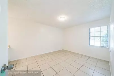 390 SW Colesbury Ave, Port Saint Lucie, FL 34953 - Photo 3