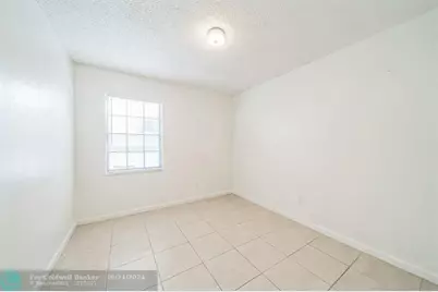 390 SW Colesbury Ave, Port Saint Lucie, FL 34953 - Photo 9