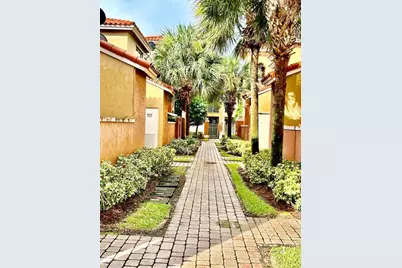 732 SW 106th Ave, Hollywood, FL 33025 - Photo 1