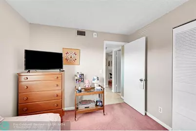 10101  Sunrise Lakes Blvd, Unit #305, Sunrise, FL 33322 - Photo 11