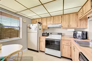 10101 Sunrise Lakes Blvd, Sunrise, FL 33322 - Photo 5