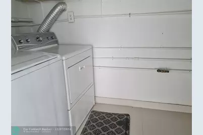 906 NE 3 Street, Hallandale Beach, FL 33009 - Photo 23