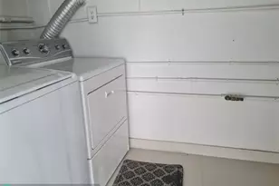 906 NE 3 St, Hallandale Beach, FL 33009 - Photo 23