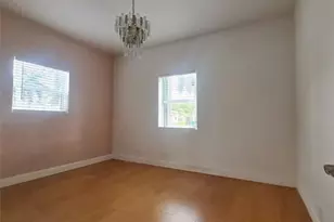 906 NE 3 St, Hallandale Beach, FL 33009 - Photo 13