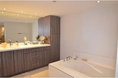 19355  Turnberry Wy, Unit #7-L, Aventura, FL 33180 - Photo 17