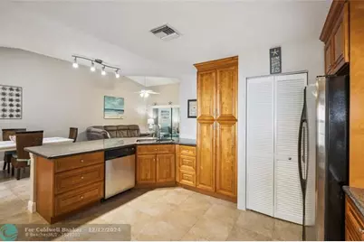 35  Centennial Court, Deerfield Beach, FL 33442 - Photo 5