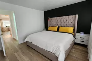 1015 SW 11th Ave, Hallandale Beach, FL 33009 - Photo 9