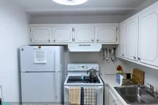 1010 Islewood D, Deerfield Beach, FL 33442 - Photo 9