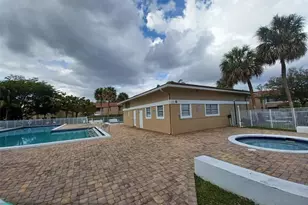 10036 Twin Lakes Dr, Coral Springs, FL 33071 - Photo 13