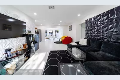 131 NW 72nd Way, Hollywood, FL 33024 - Photo 9