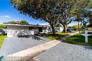 131 NW 72nd Way, Hollywood, FL 33024 - Photo 1