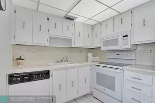 204 Burgundy E, Delray Beach, FL 33484 - Photo 9