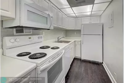 1000  West Ave, Unit #1405, Miami Beach, FL 33139 - Photo 3