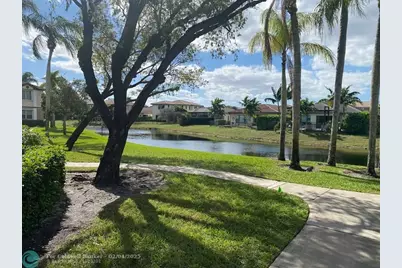 11266 SW 12th St, Pembroke Pines, FL 33025 - Photo 13