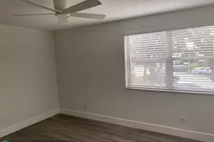 11266 SW 12th St, Pembroke Pines, FL 33025 - Photo 9