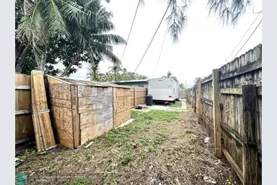 578  Tallulah Rd, Lake Worth, FL 33462 - Photo 11