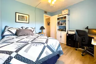 330 Knotty Pine Cir, Greenacres, FL 33463 - Photo 15