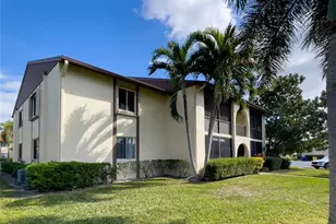 330 Knotty Pine Cir, Greenacres, FL 33463 - Photo 3