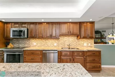 2731 NE 14th Street Cswy, Unit #605, Pompano Beach, FL 33062 - Photo 9